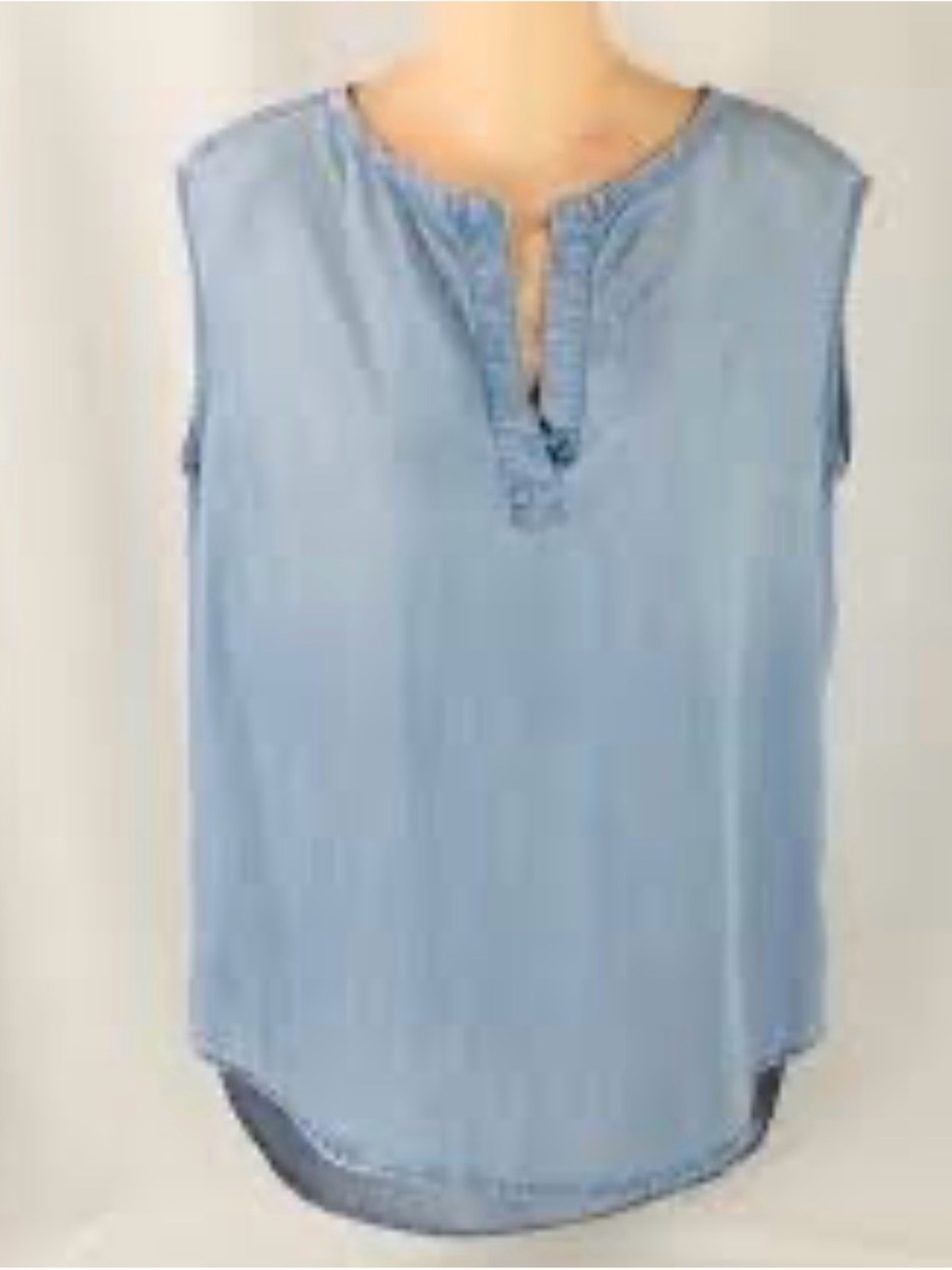 UEC Velvet Heart Light Blue CHAMBRAY Sleeveless V-Notch BLOUSE 100%TENCEL SZ L